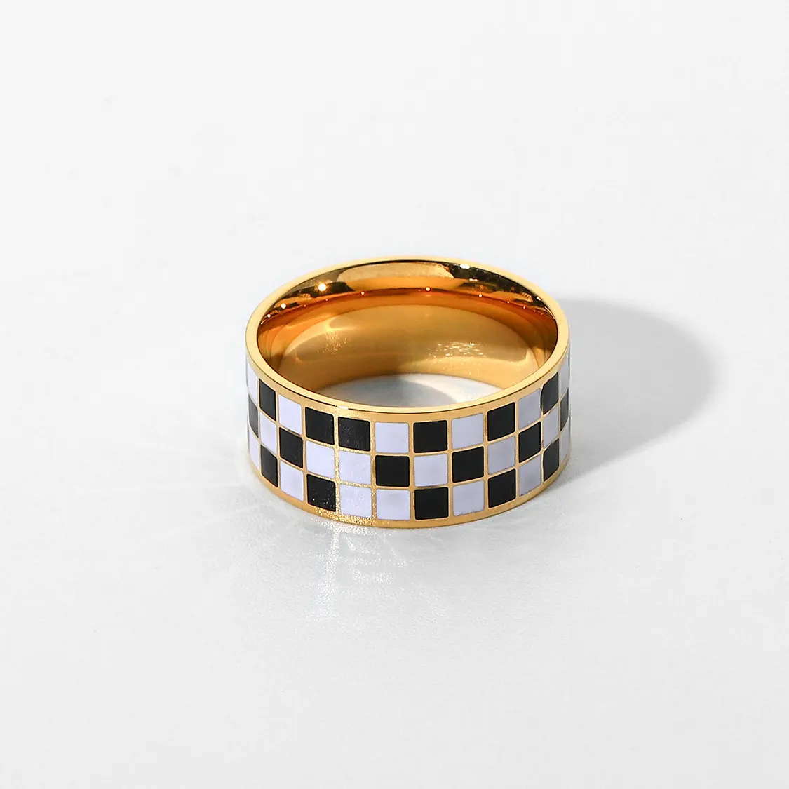 

2021 Fashion High Quality Women's Hip Hop Jewelry Stainless Steel 18k Gold-Plated Black And White Checkerboard Square Gold Ring