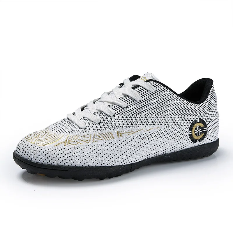 

Sports and leisure trend football shoes comfortable and breathable sports shoes, 3 colors