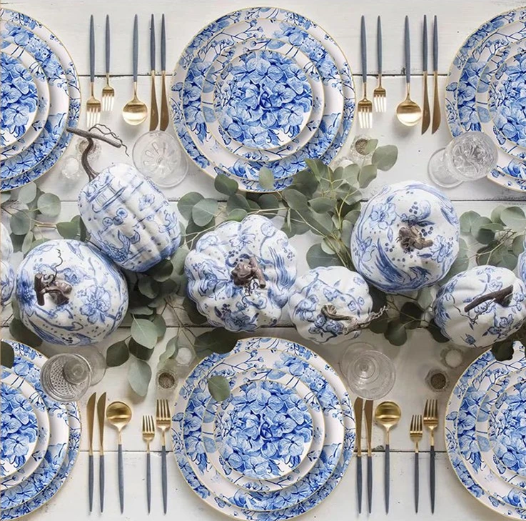 

Luxury Blue Flower Pattern Bone China Dinnerware Sets, Customized