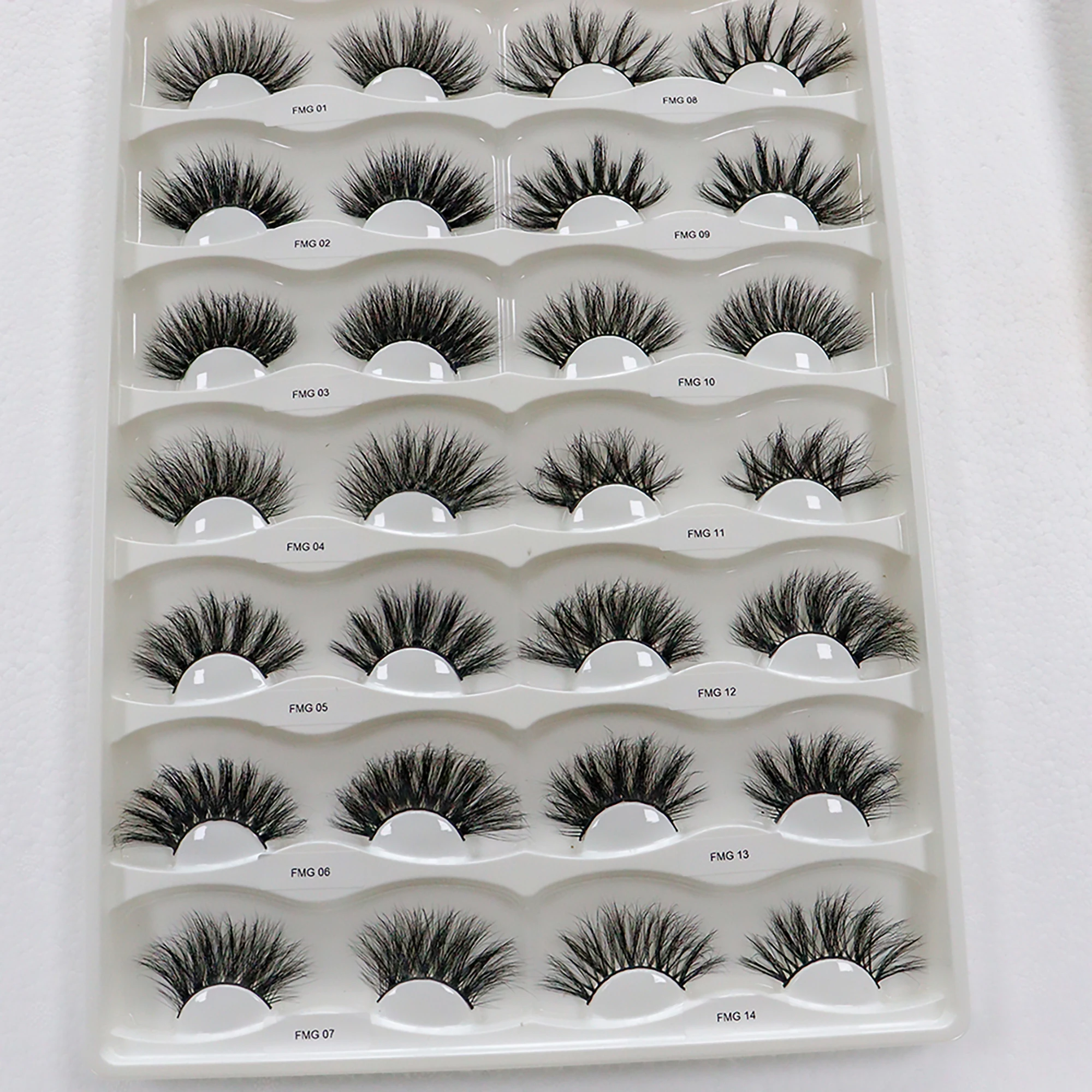 

Wholesaler Custom Logo Eyelash Case False 3D Mink Eyelashes Packaging Box Faux Silk Eye Lash 6D 25Mm Handmade Mink Eyelashes, Natural black