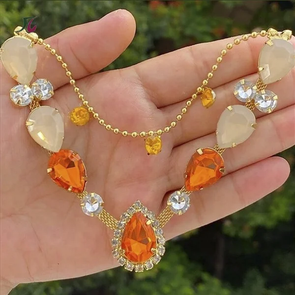 

2022 Fashion V shape charm Rhinestone flip flop sandal decoration Flip Flops Shoe Chain