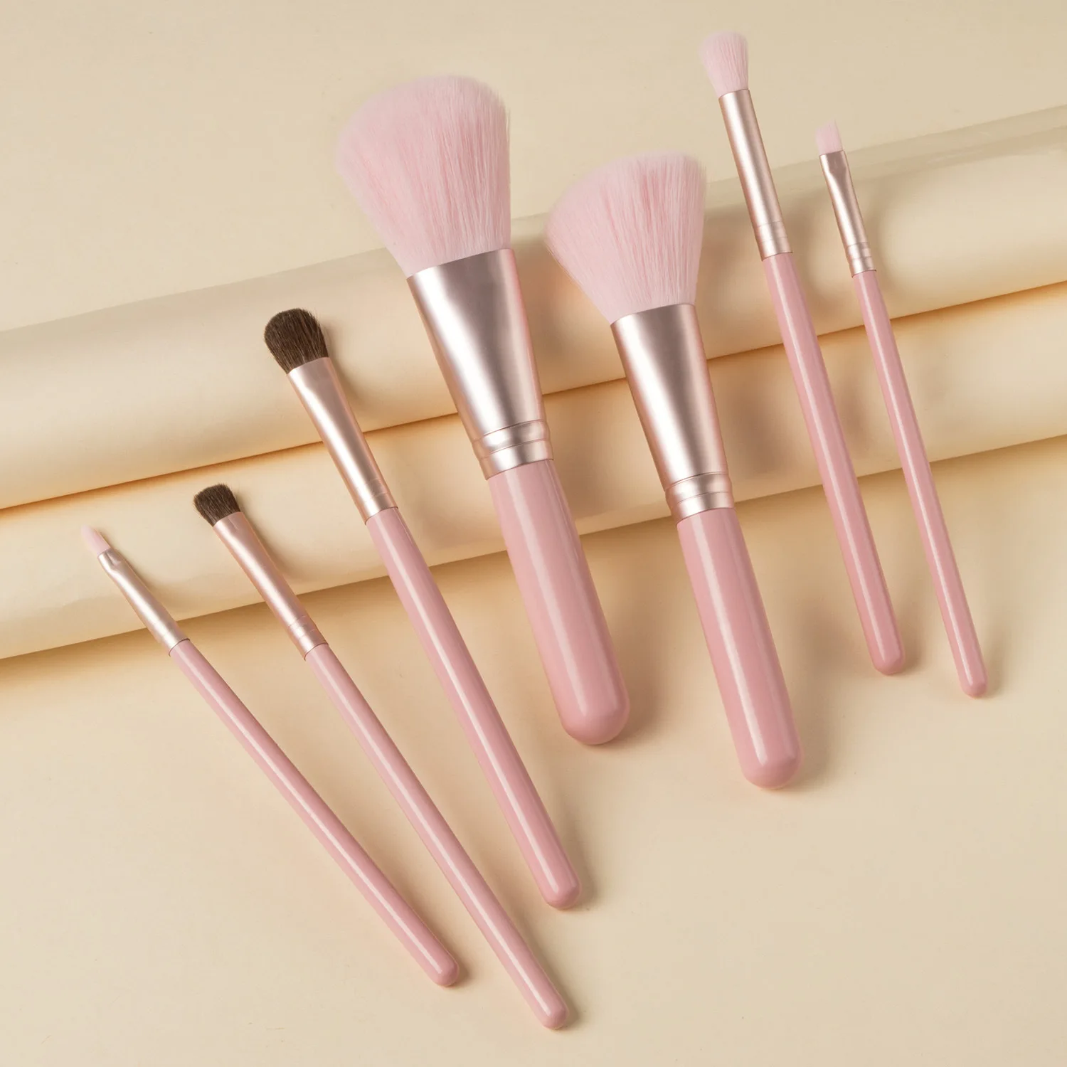 

Buy Again pink series set of 7pcs luxury light pink short handle makeup brush with bag