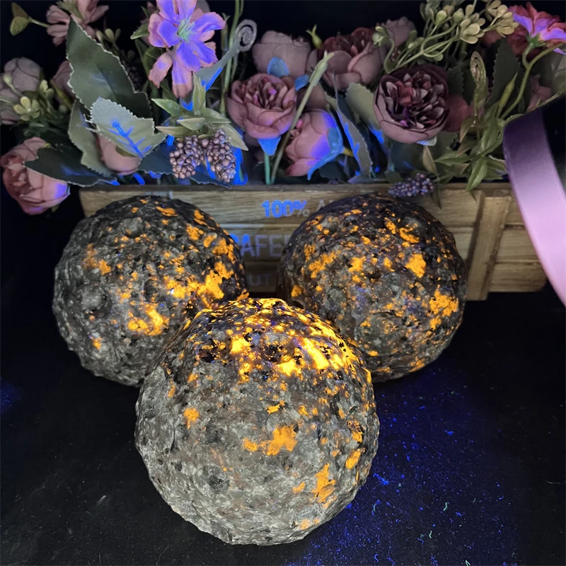 Wholesale Hot Selling Natural Yooperlite Moon Surface Sphere Glowing Stone Ball Healing UV Reactive Crystal Craft for Home Decor