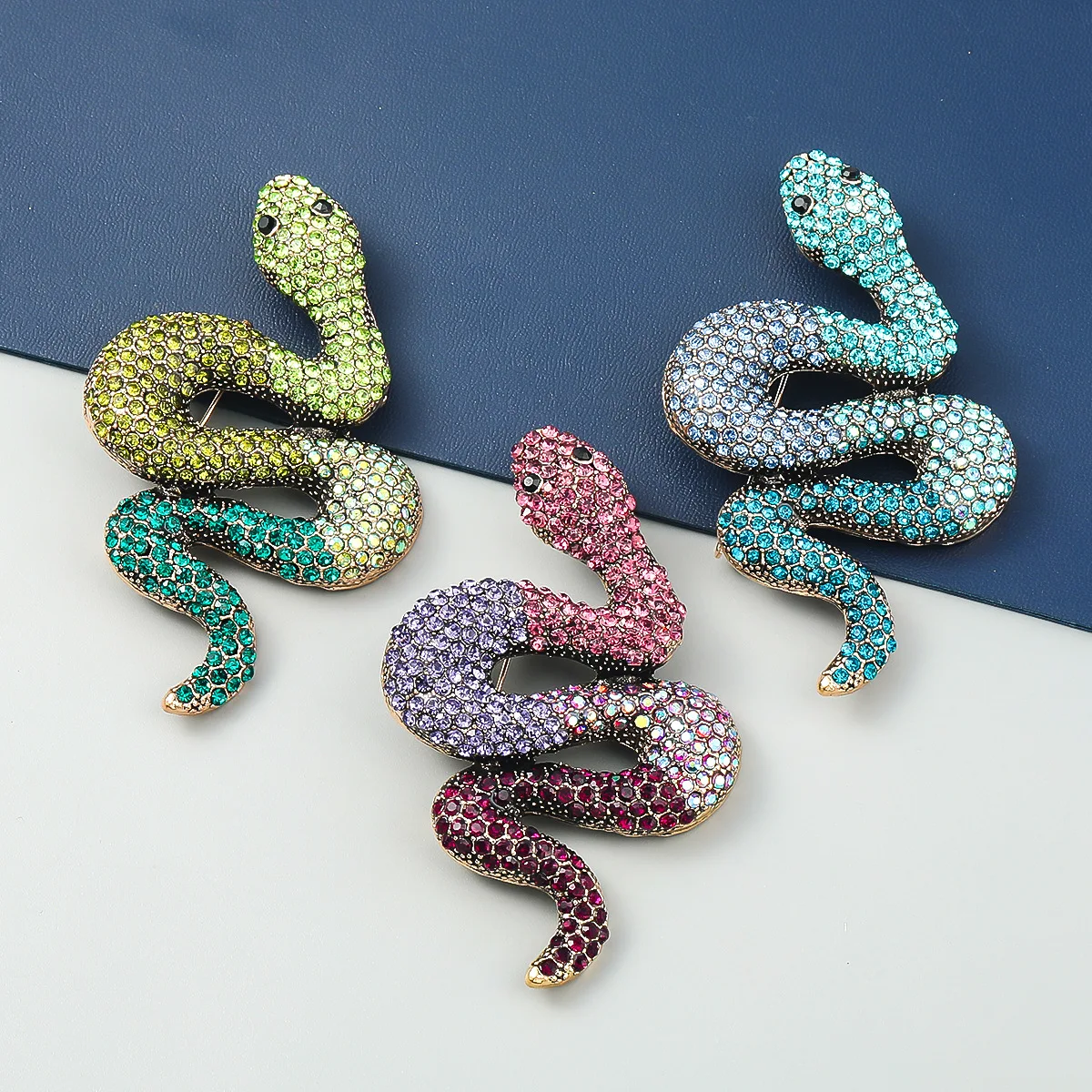 JLH16196 Hot Selling Fashion Rhinestones Snake Brooch Women Animal Brooch Jewelry Wholesale