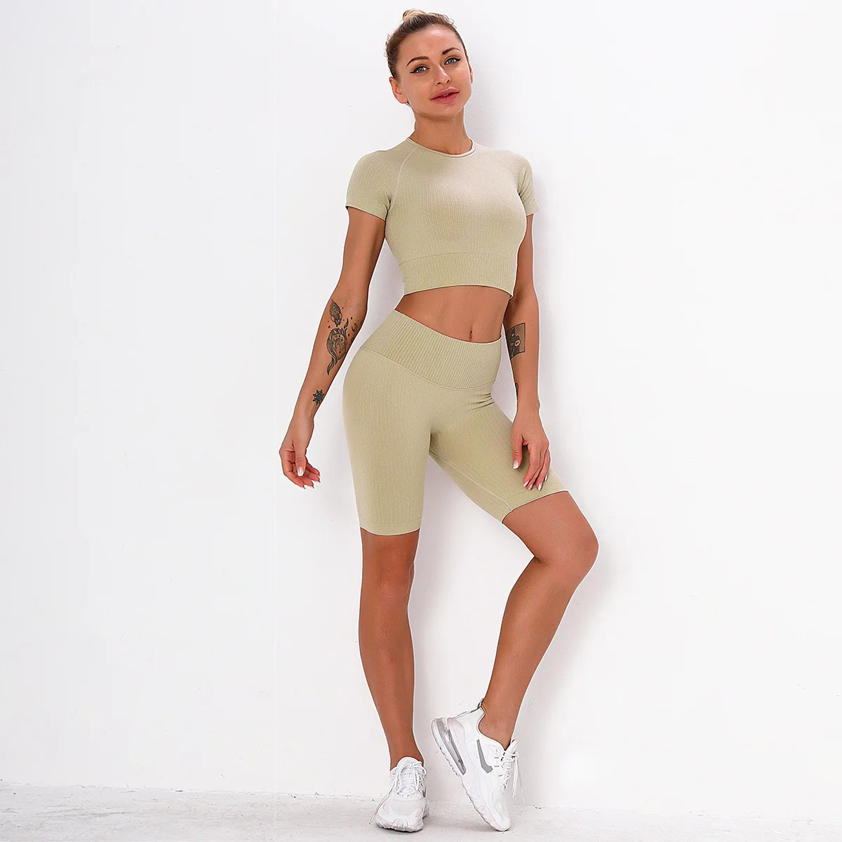 

Women Gym Yoga Set Clothes Fitness Yoga Short Sleeve Crop Top Shorts Set Striped Yoga Set, Customized color