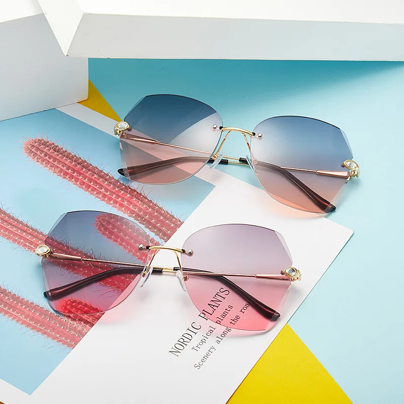 

Brand Design Frameless Women Sunglasses 2020 New Trendy Ocean Lens Metal Sun Glasses With Diamond Decor