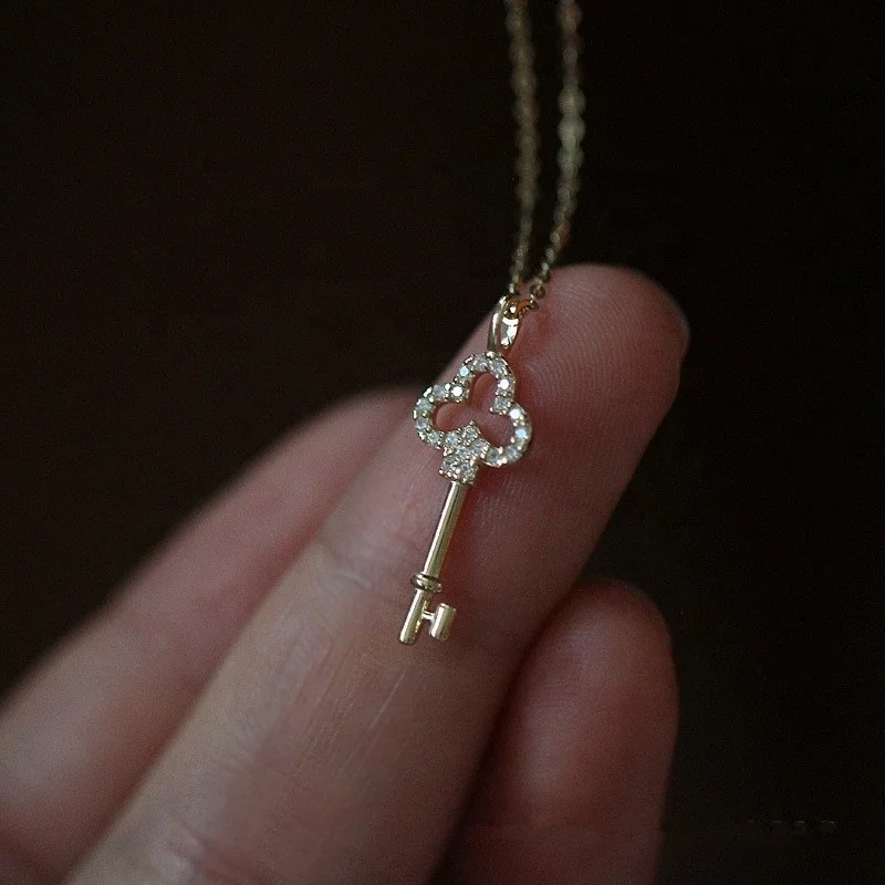 

Fashion 925 Sterling Silver Crystal Vintage Key Pendant 14k Gold Plating Necklace Women Light Luxury Temperament Dress Jewelry