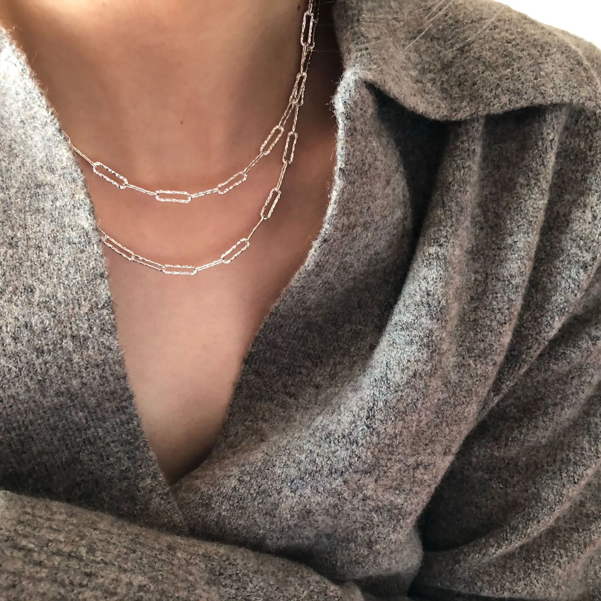 

Fashionable Minimalist Platinum Plated Glitter Thin Chain Clavicle Necklace Sparkling Textured Link Chain Necklace For Gifts