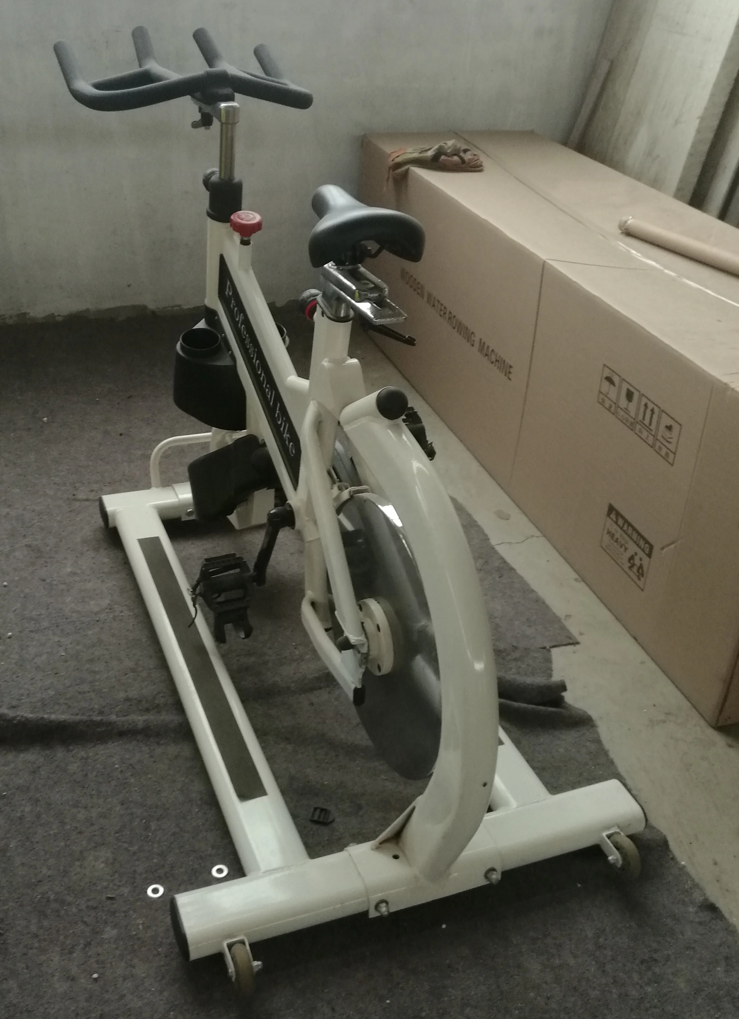 
CE Approved Realryder Indoor Exercise Bike with 30KG Flywheel 