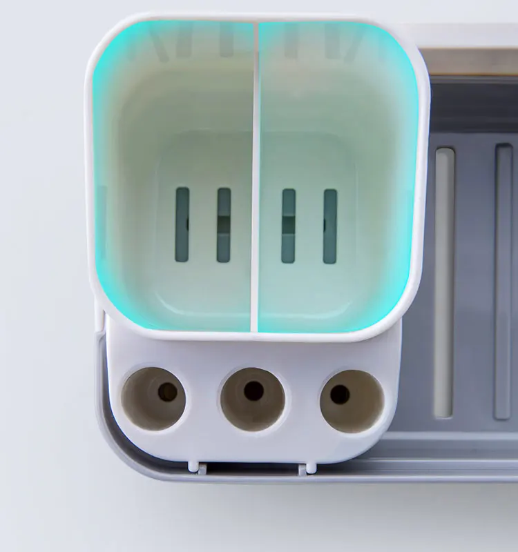 تصميم جديد للحمام مثبت على الحائط مجموعة بلاستيكية مكونة من ثلاثة حامل فرشاة أسنان مع كوب لعائلة