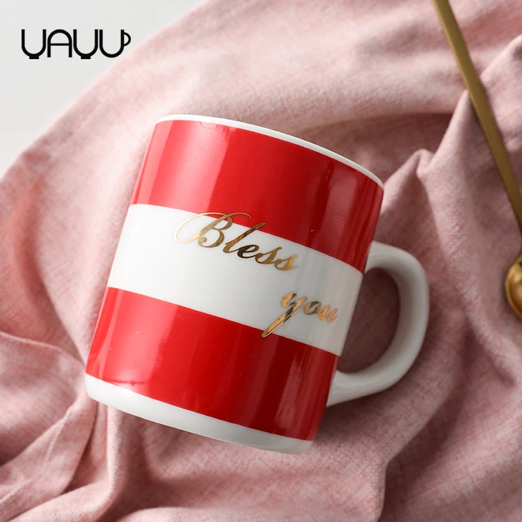 Popular household used 300ml red and white ceramic wedding favors tea coffee mugs for gift  .jpg