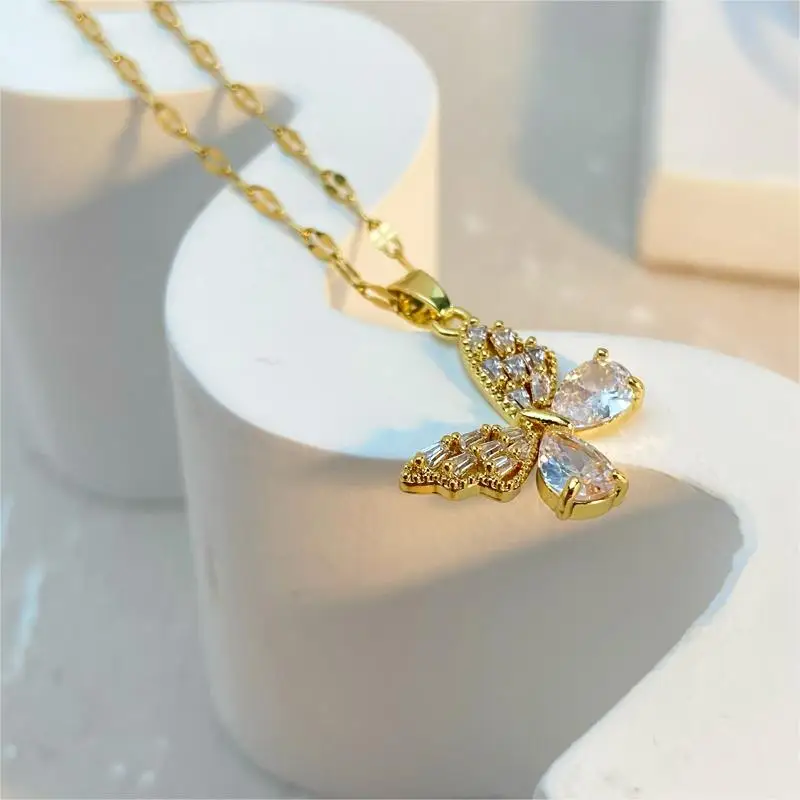 

Fashion Jewelry 18K Gold Stainless Steel Inlaid White Zircon Hollow Butterfly Wing Pendant Necklace Colorless Jewelry