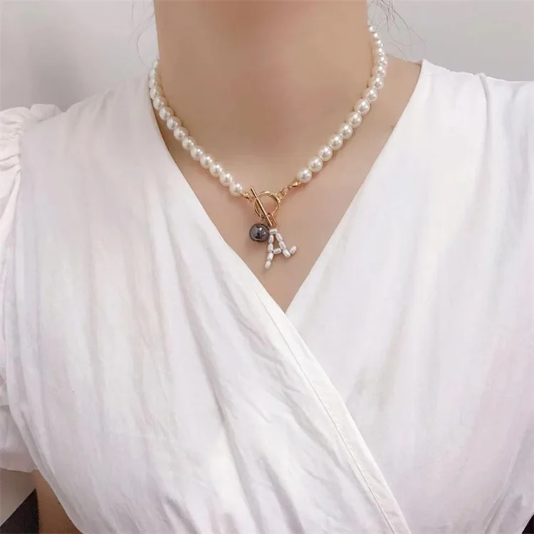 

2021 New Arrival Fashion OT Clasp Lock Unique Pearl Necklace Gold Charms Pendant Necklace Beaded For Women