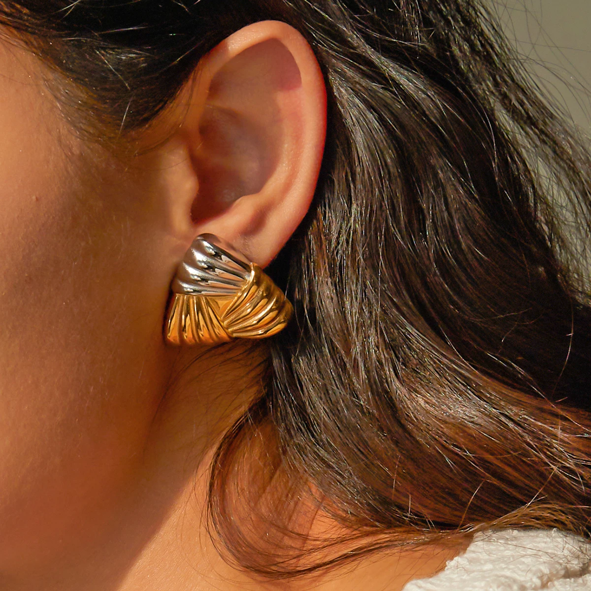 

J&D 18K Gold Plated Stainless Steel Trend Luxury Earrings Women Textured Triangle Shaped Earrings For Girls