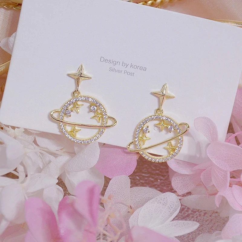 

Korean New Arrive Hollow Moon Star Gold Stud Earring for Wedding Jewelry Pendant Accessories, Show in the picture