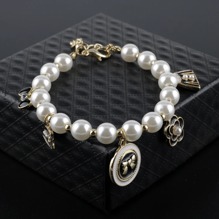 

Hot Korean style Female Flower Pear Bracelet For Women gold plated charm pearl bead bracelet with metal enamel bow flower charms, White+black