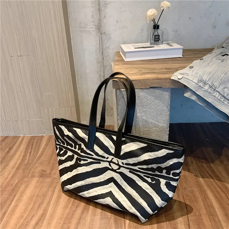 

luxury vegan leather tote women hand bags trendy 2021 custom large animal print handbag