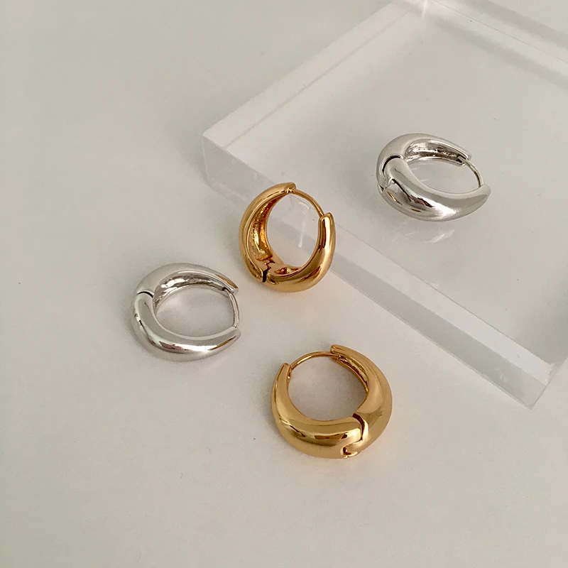 

Hollow Basket Small Hoop Earrings for Women Waterdrop Huggies Gold Plated Earrings French Plain Minimalist Fashion Jewelry 2021, Gold/silver