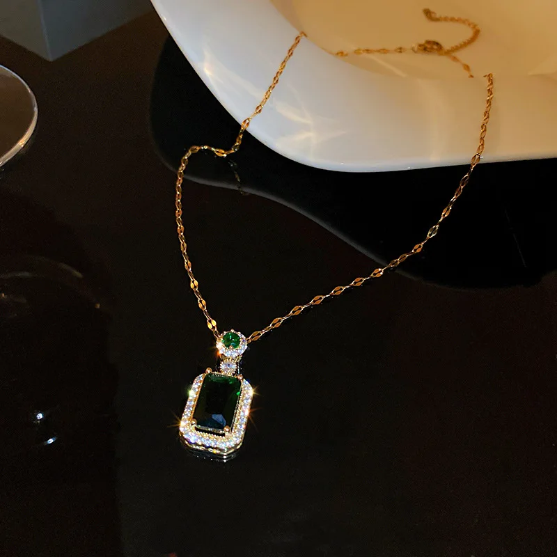 

Best Selling Real Gold Plated Thin Chain Pendant Necklace Crystal Emerald Stone Square Pendant Necklace For Girls Jewelry