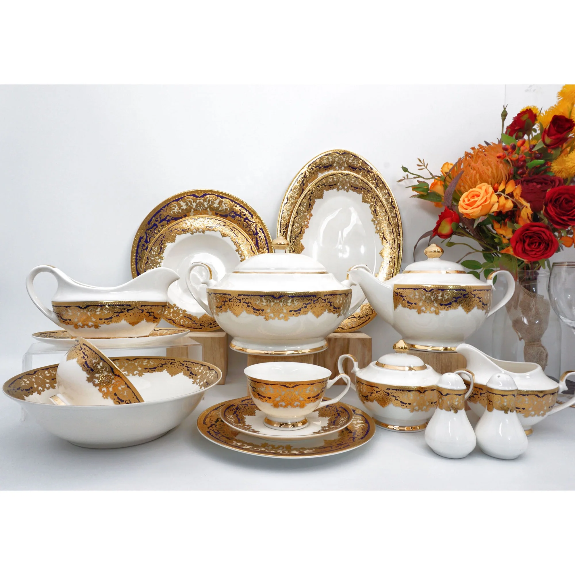 

RTS posuda new bone china 50pcs embossed gold vintage style dinner porcelain dinnerware set