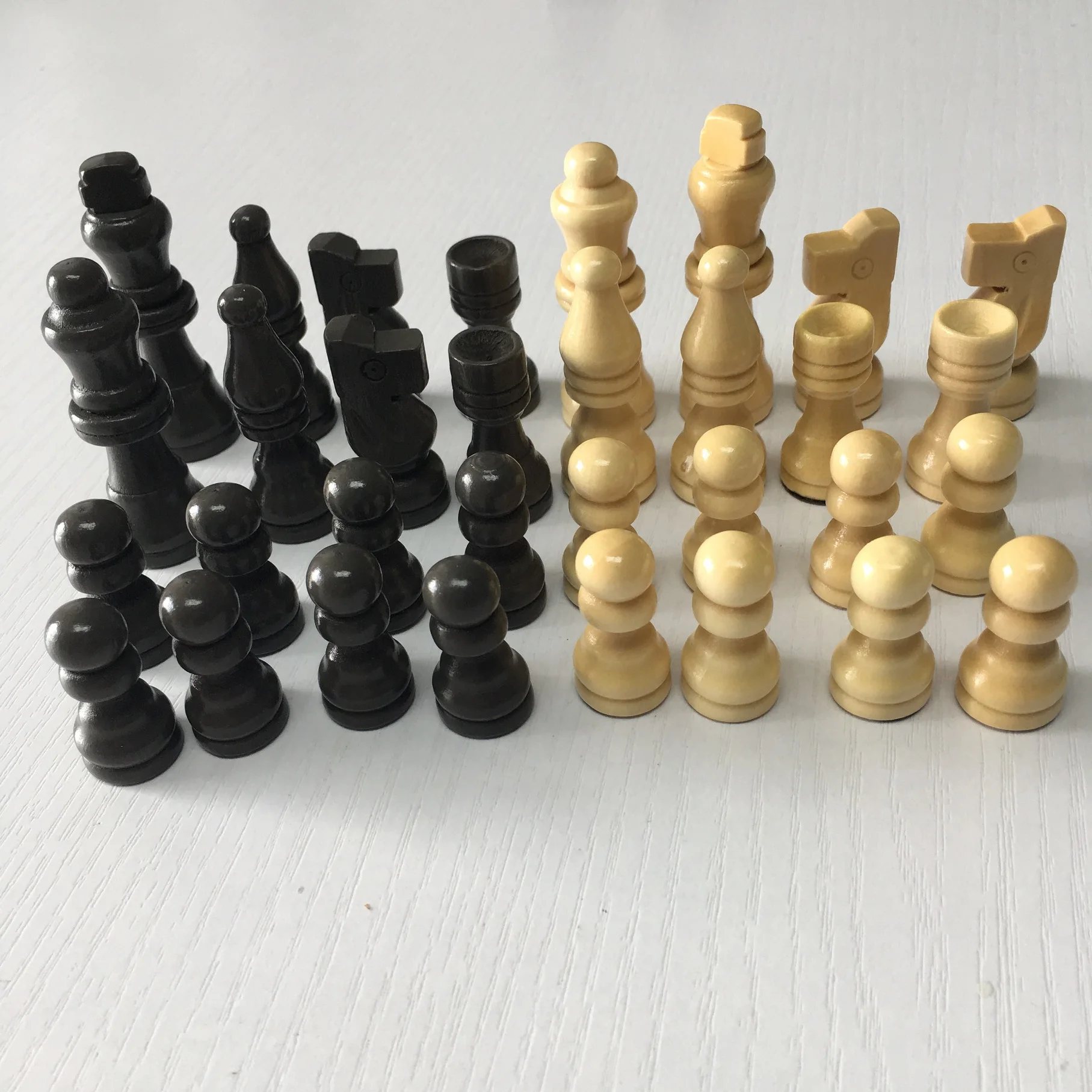

wholesale 2..5inches wooden chess pieces with padded felt, Dark grey and wooden color