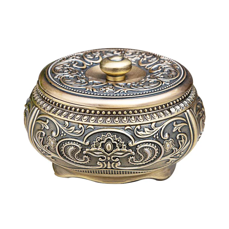 

European style retro ashtray with lid metal craft carved high-end ashtray environmental protection ashtray gift for men, As picture