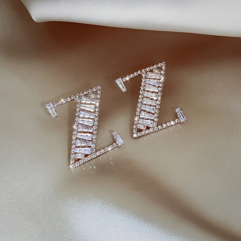 

2021 trendy jewelry rhinestone crystal Z stud earrings letters