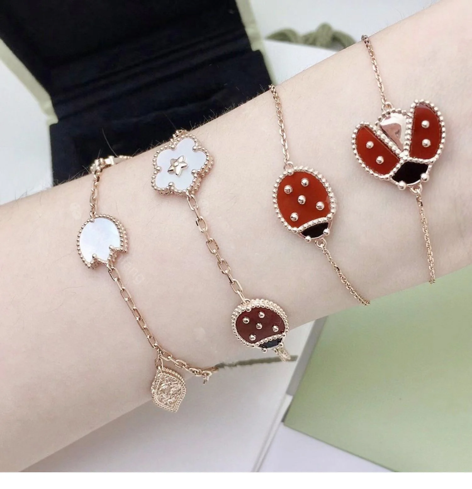 

Fashion S925 Silver Rose Gold Lucky Spring Designer Bracelet Fritillary Flower Ladybird Bracelet