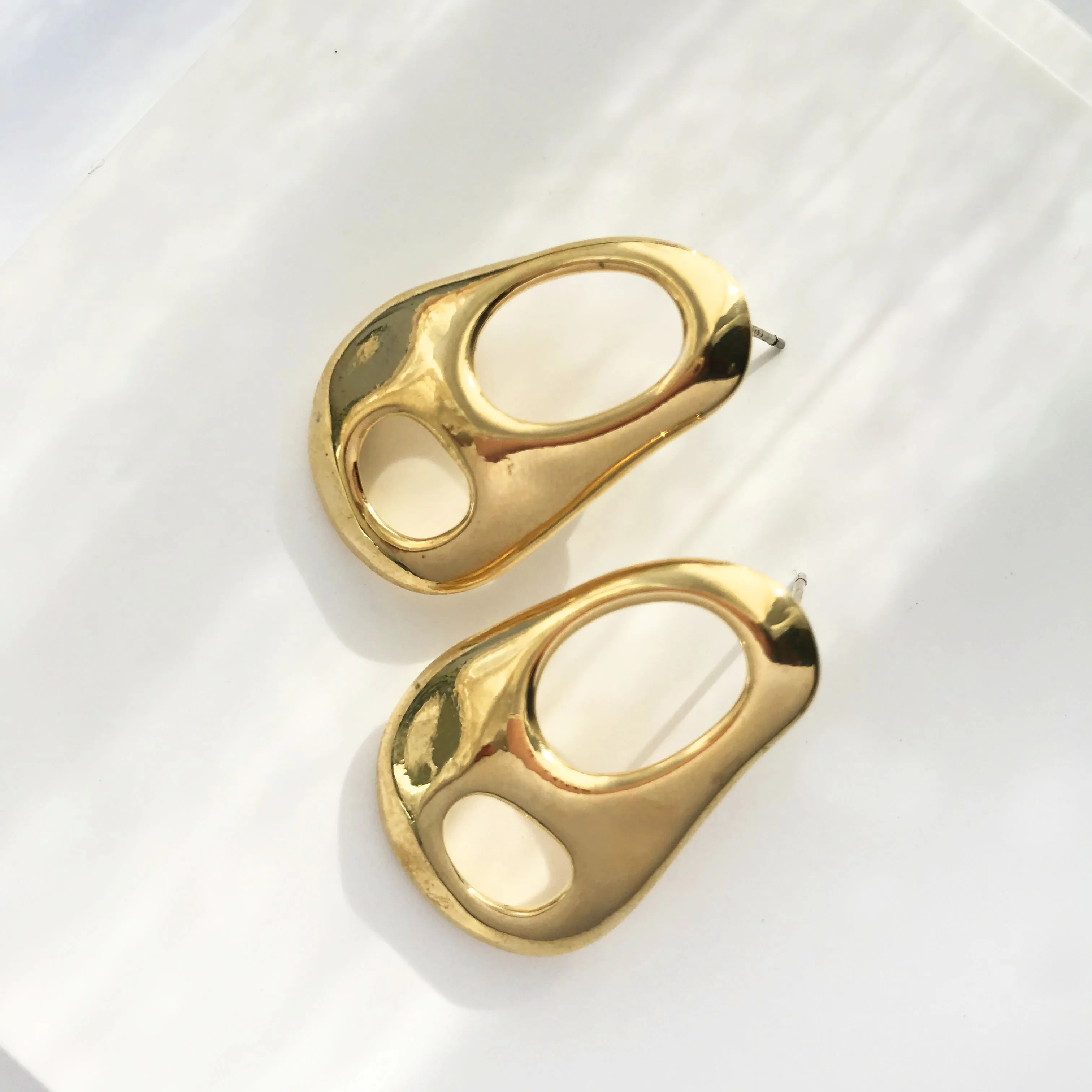 

Eico Personalized Oval Hole Gold Studs Earring For Women 2020 Fashion Style