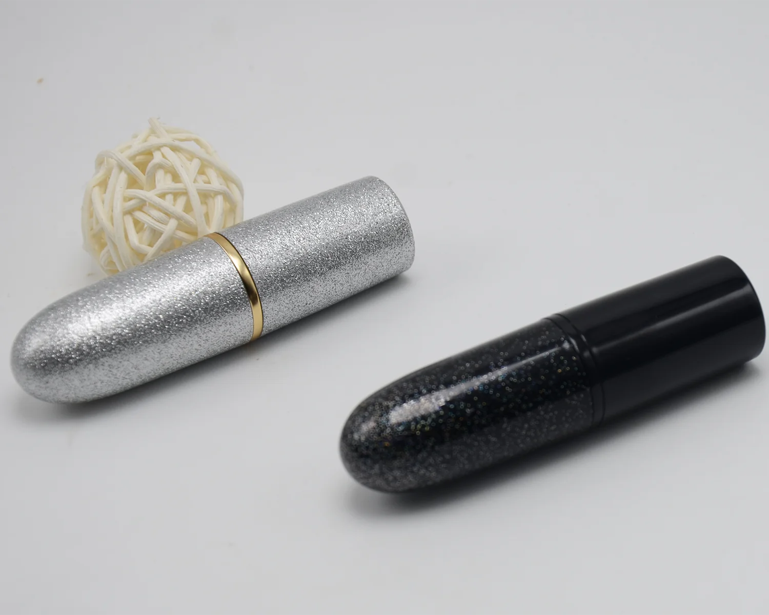 

Empty 12ml Ready to ship round custom portable cute lipstick tubes