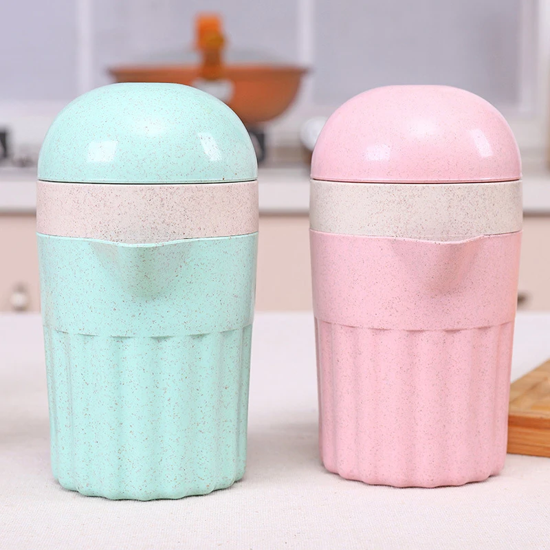 

Straw Manual Juice Presser Plastic Mini Juice Presser Lemon Fruit Extractor Orange Presser Household Juice Cup