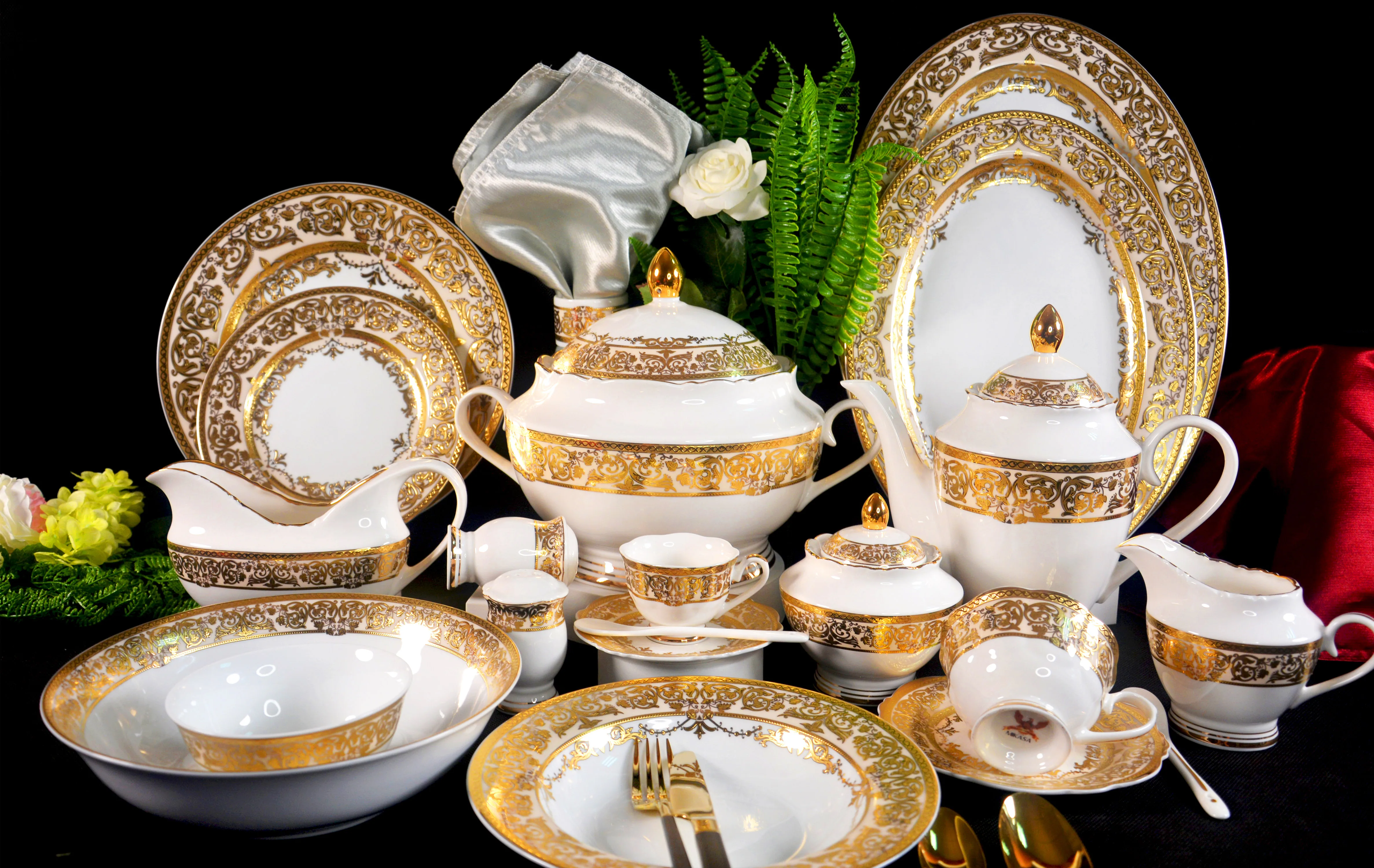 luxury embossed gold tableware royal style