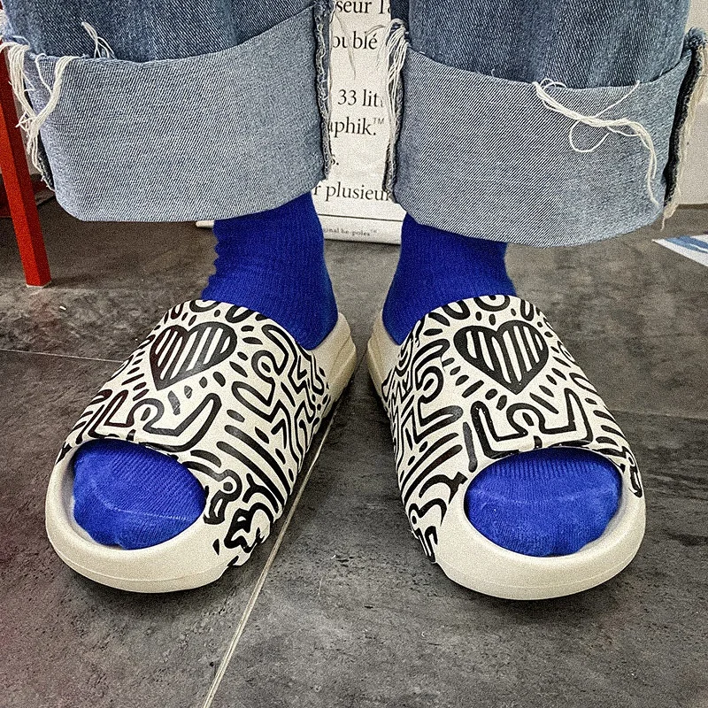 

2021 spring and summer new men's slippers casual personality creative graffiti European and American large size wholesale, White,black