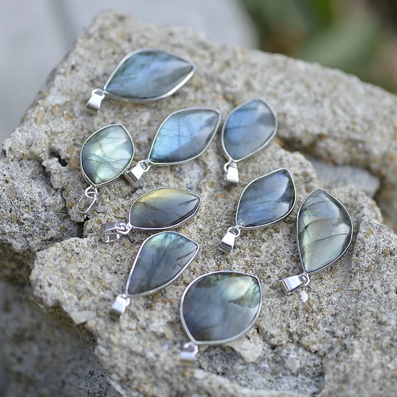 

Cliobeads blue yellow green Natural loose gemstone cabochon rhodium plated labradorite pendants for necklace jewelry making