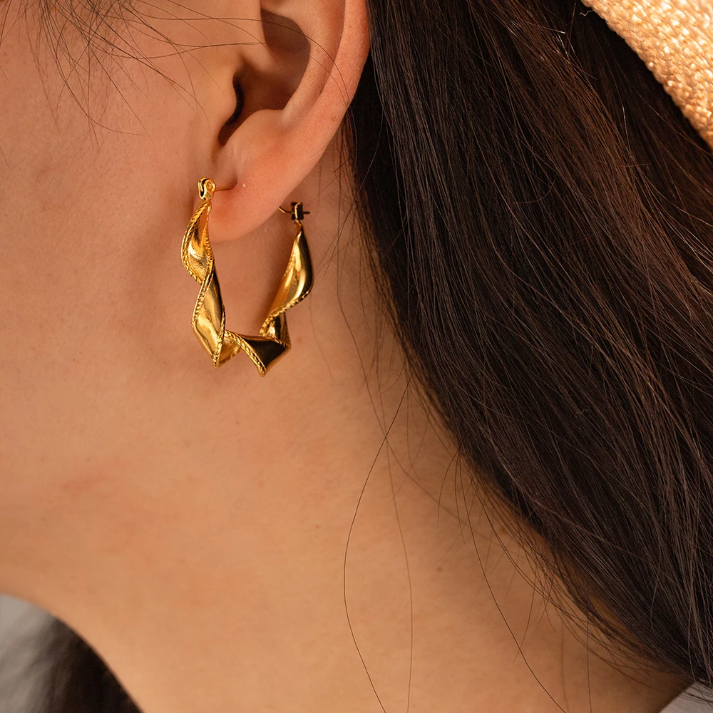 

Ins Style 18K Gold Plated Twisted U Shape Earring Stainless Steel Wavy Twist Hoop Earrings For Girls