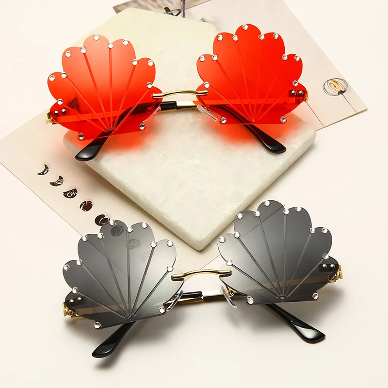 

Custom Treading Oversized beach sunglasses shell anti UV sunglasses exaggerated glitter wedding props glasses