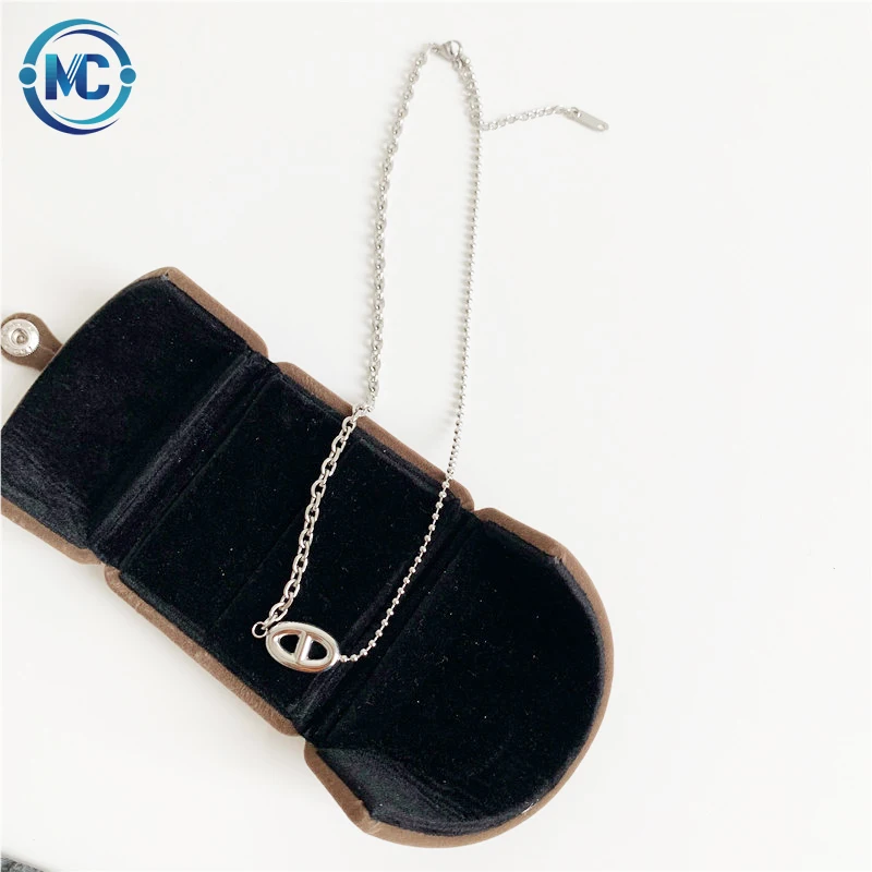 

Trendy New Geometric Pig Nose Pendant Necklaces Fashion Metal Thin Chain Simple Clavicle Chain Vintage Women Jewelry Gift