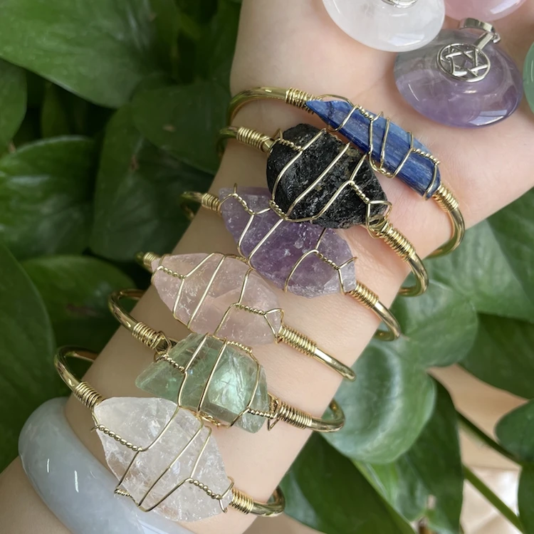 

Jialin ins natural raw gemstone arrow shape Seven Chakras Amethyst quartz turquoise healing crystal bracelet bangle, Picture shows