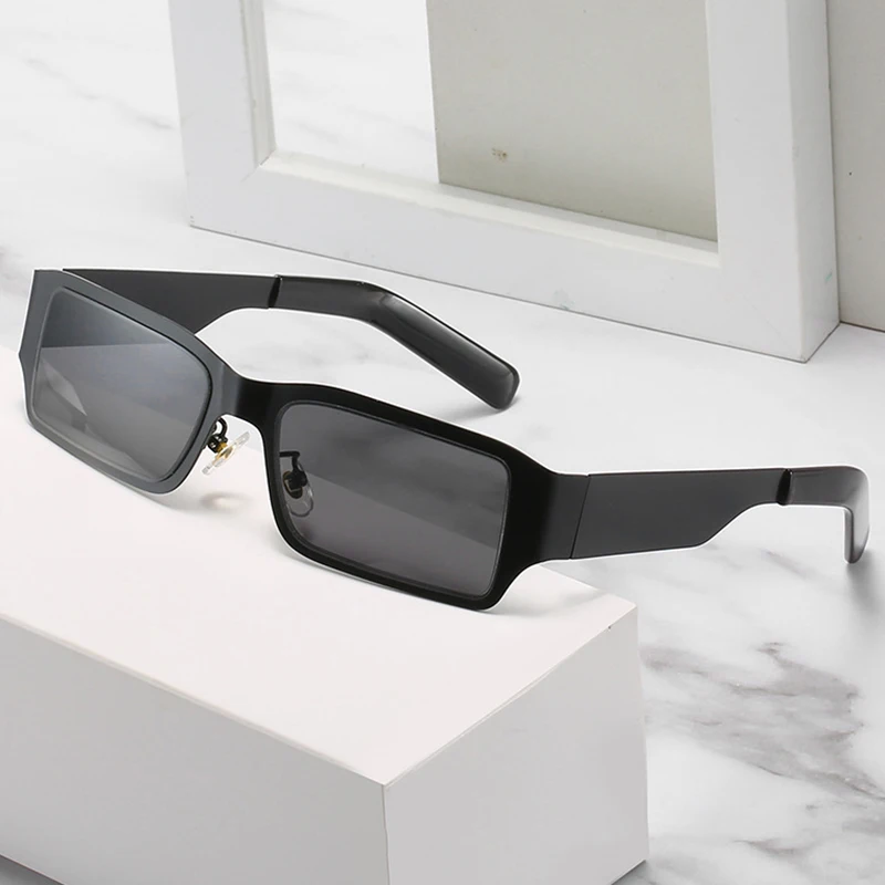 

Smooth metal style nose pad fashion square eyewear with case