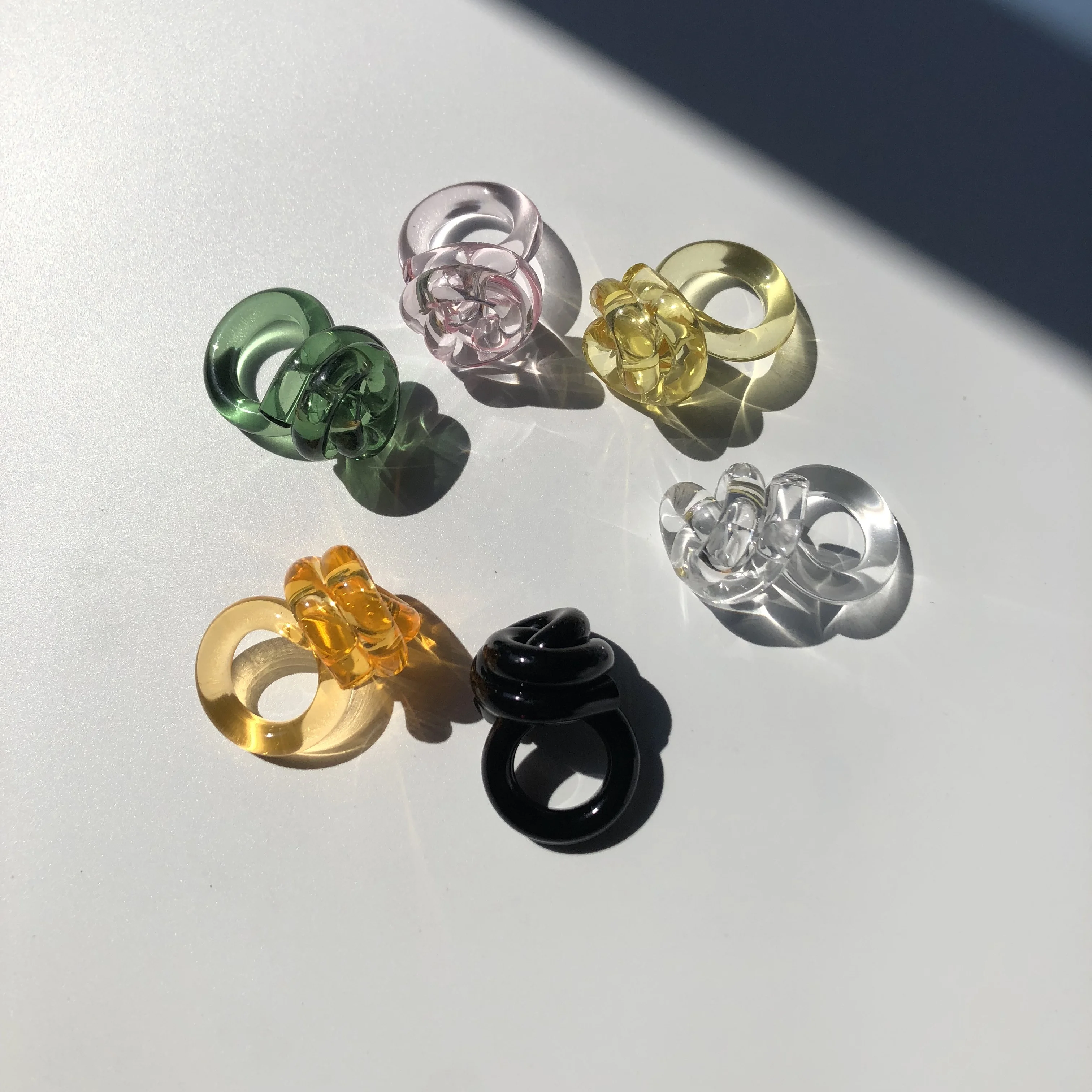 

High quality Fashion acrylic knot ring statement lucite jewelry, handicraft jewelry, Picture