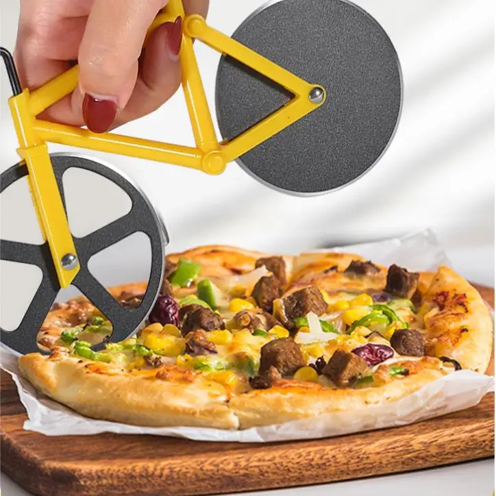 

Factory Price Cheap Creative Design Kitchenware CD record Retro Plastic Pizza Cutter