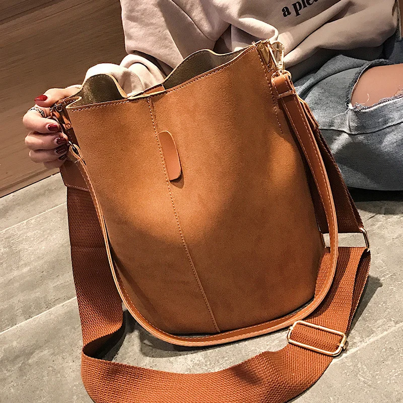 

Messenger bag Women Bucket Shoulder Bag large capacity vintage Matte PU Leather lady handbag Luxury Designer Black