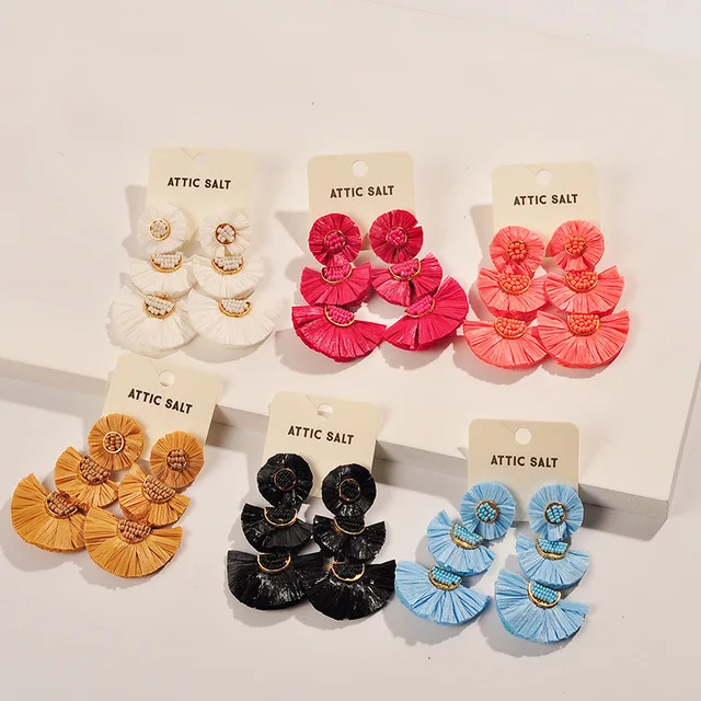

2022 Bohemian Beaded Raffia Palm Earrings for Women Tiered Dangle Statement Earrings Handmade Drop Earrings