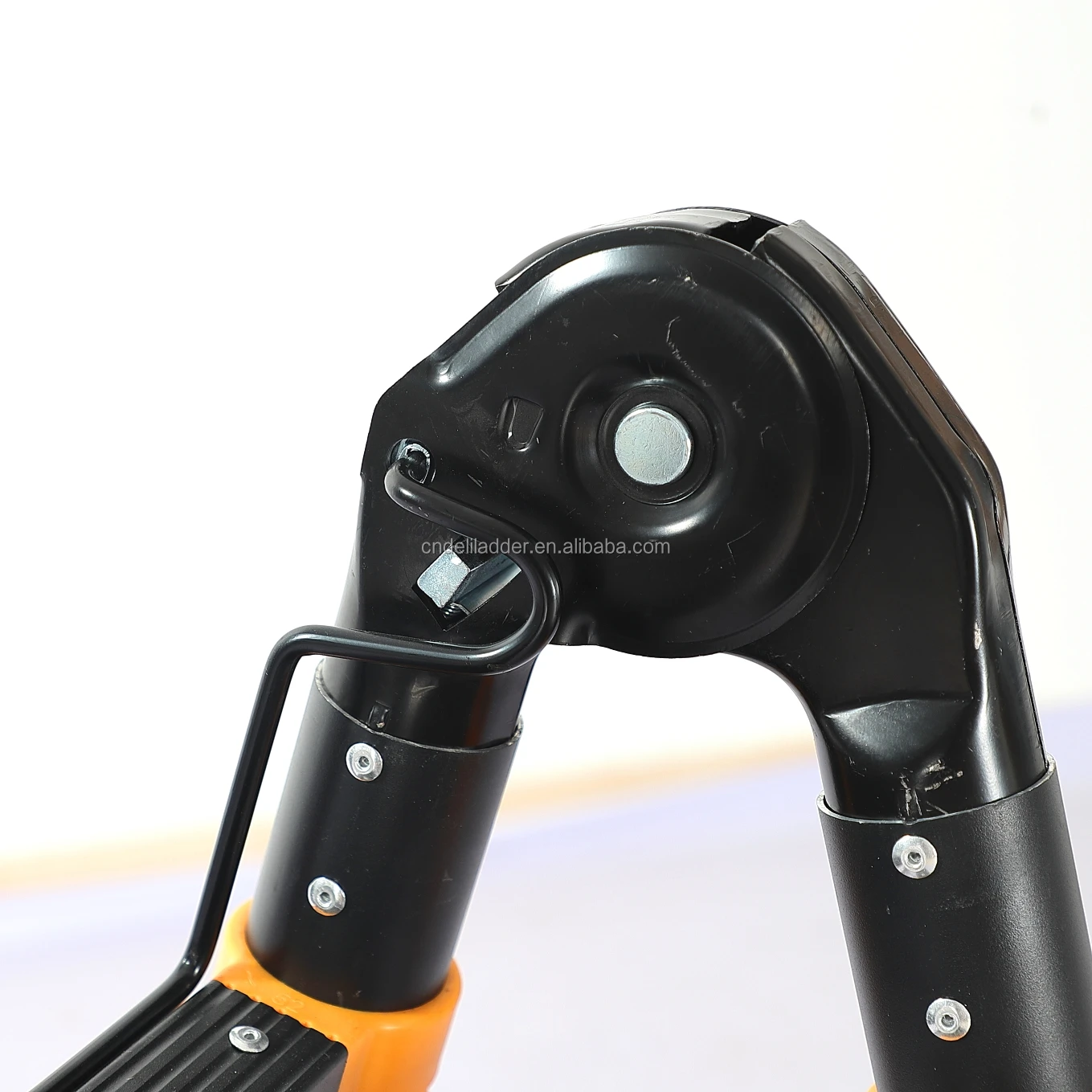 BLACK TELESCOPIC LADDER-4.jpg