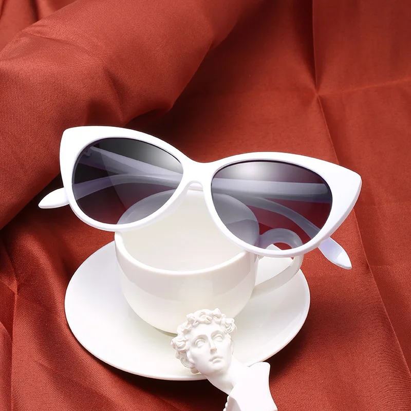 

2022 Custom logo fashion high quality luxury women shades sun glasses oversized cat eye sunglasses