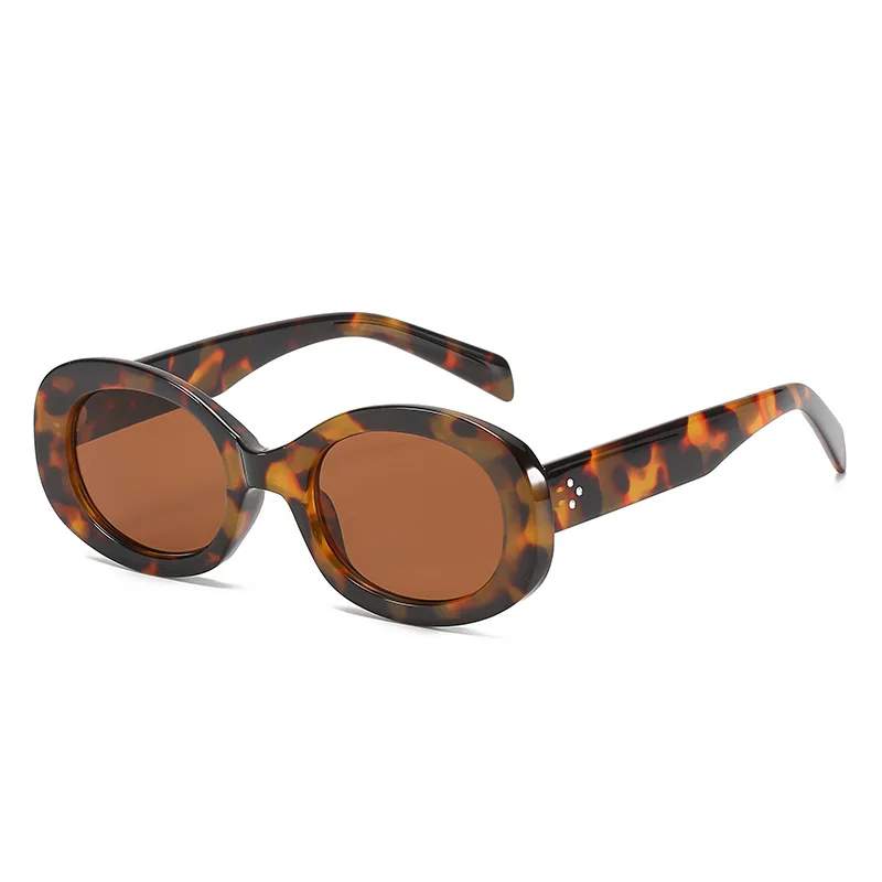

2021 hot selling european women personal small square leopard brown lens sunglasses girl with print logos