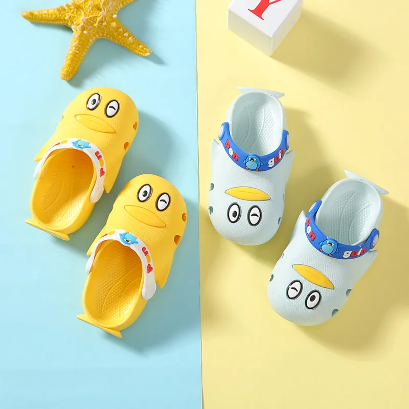 

New children's cute beach sandals and slippers baby Baotou non-slip soft bottom hole shoes