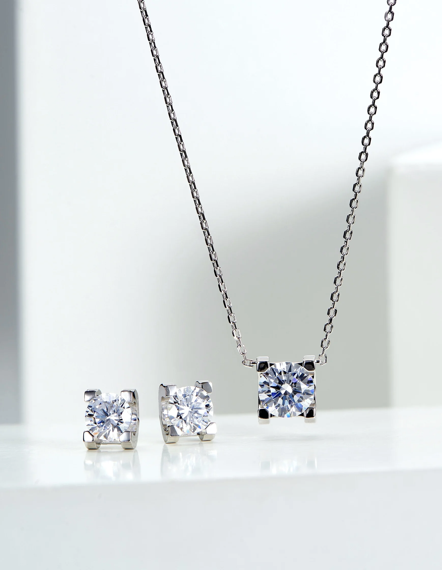 

S925 diamond necklace and earrings set for woman