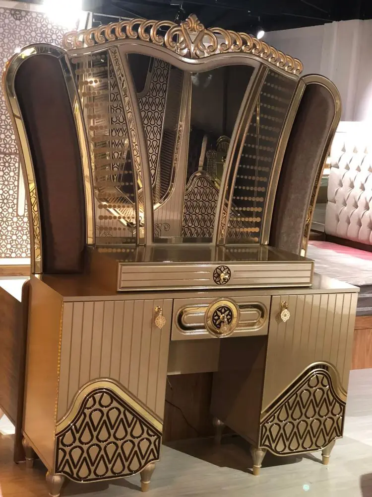 
Luxury Viyana Bedroom Set Painted 