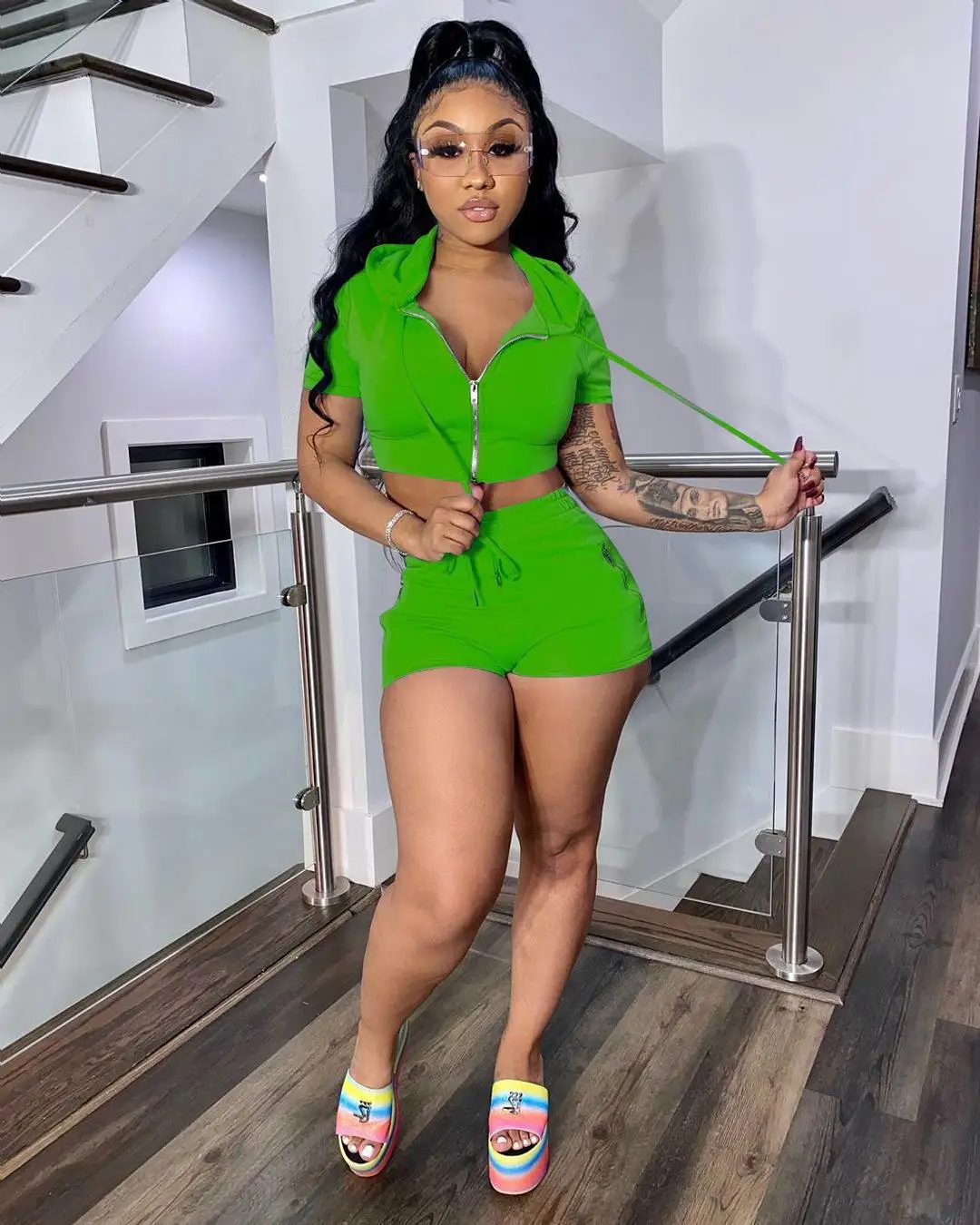 

Summer New Trendy Hoodies Zipper Crop Top & Short Pants jogging Two Piece Shorts Set for Women Solid 2 Piece Velvet Shorts Sets